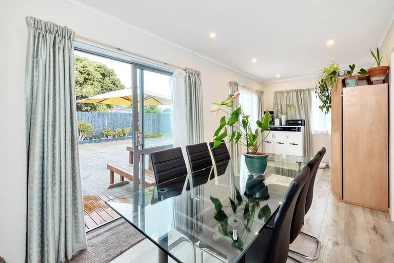 Photo of property in 2 Silverstone Place, Henderson, Auckland, 0612
