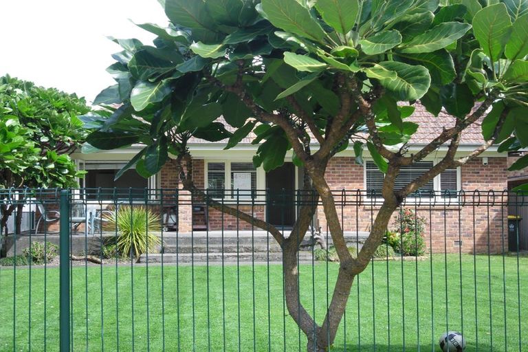 Photo of property in 15 Hattaway Avenue, Bucklands Beach, Auckland, 2012