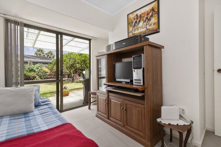 Photo of property in 1/1-3 Rock Isle Road, Torbay, Auckland, 0630