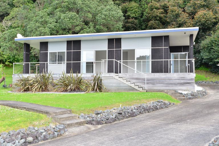 Photo of property in 5 Waiwera Place, Waiwera, Orewa, 0994