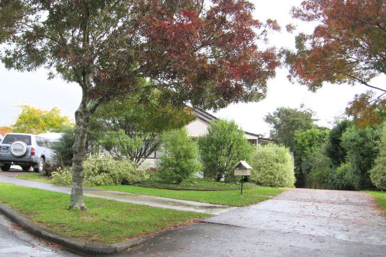 Photo of property in 3 Photinia Place, Botany Downs, Auckland, 2010