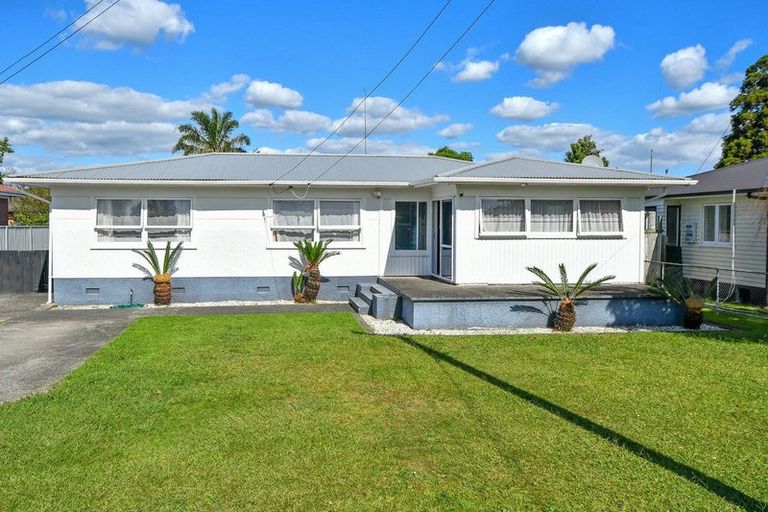 Photo of property in 10 Edmund Hillary Avenue, Papakura, 2110