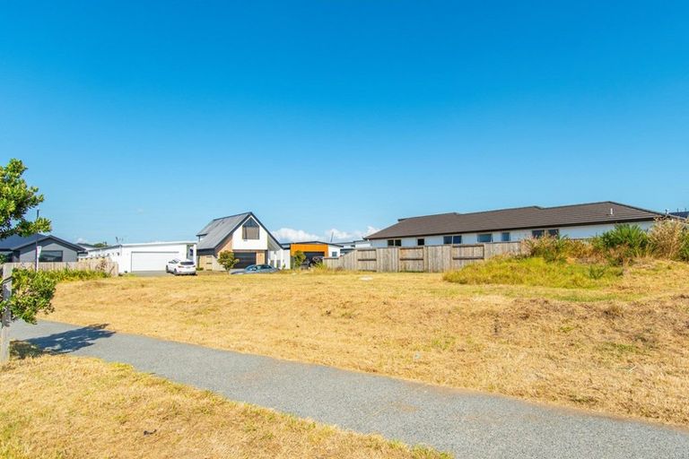 Photo of property in 18 Awatira Drive, Papamoa Beach, Papamoa, 3118