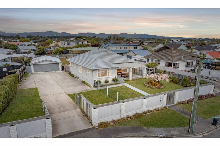 Photo of property in 8 Pandora Street, North New Brighton, Christchurch, 8083