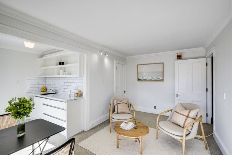 Photo of property in 12 Hadfield Terrace, Bluff Hill, Napier, 4110