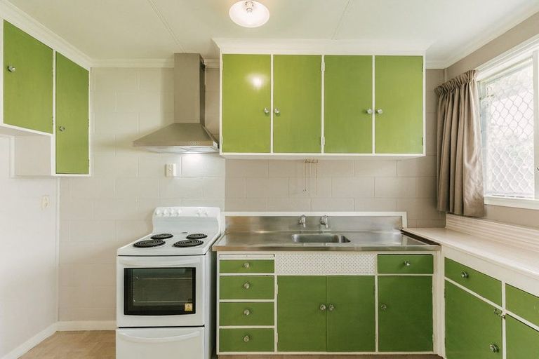 Photo of property in 3 Oakley Street, Palmerston North, 4410