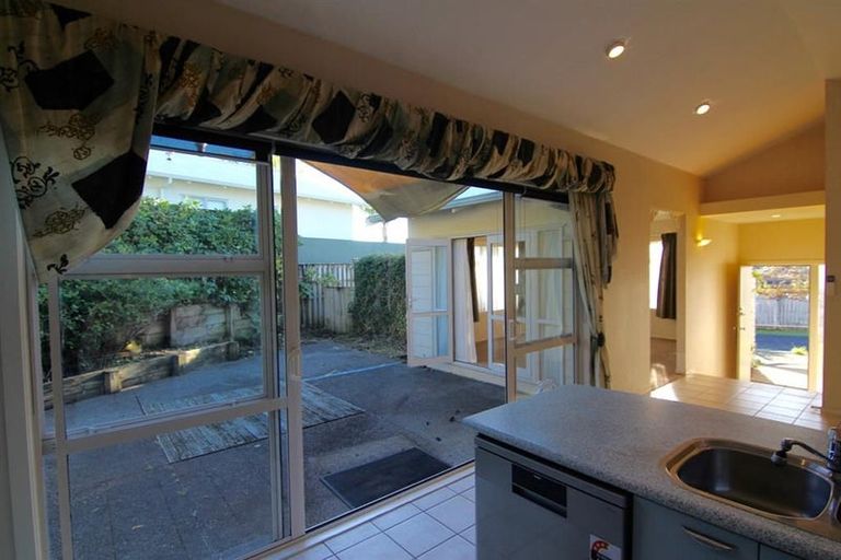 Photo of property in 20 Cinnabar Place, Westgate, Auckland, 0614
