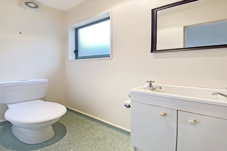 Photo of property in 7 Oak Grove, Mount Cook, Wellington, 6011