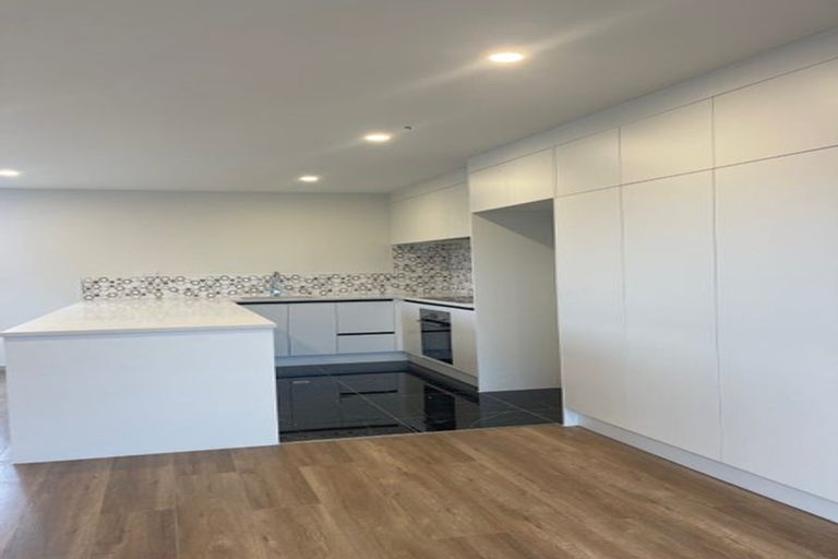 Photo of property in 233 Lake Road, Northcote, Auckland, 0627