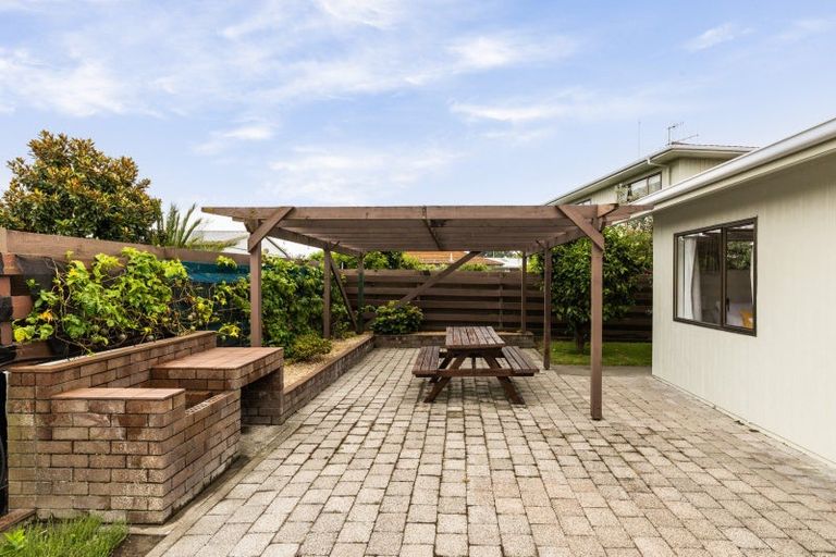 Photo of property in 35 Townshend Crescent, Greenmeadows, Napier, 4112