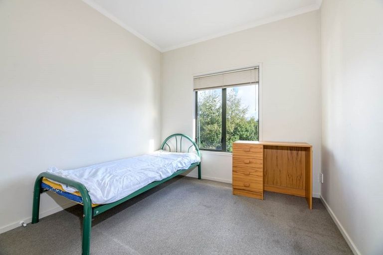Photo of property in 12 Barnea Circle, Glen Eden, Auckland, 0602