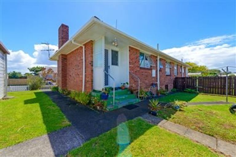 Photo of property in 2/2 Wayne Drive, Mangere, Auckland, 2022