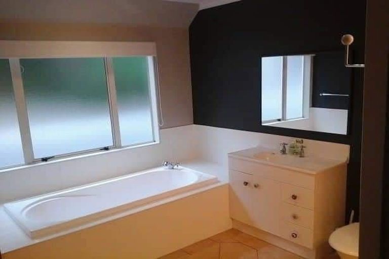 Photo of property in 73 Resolution Road, Welcome Bay, Tauranga, 3112