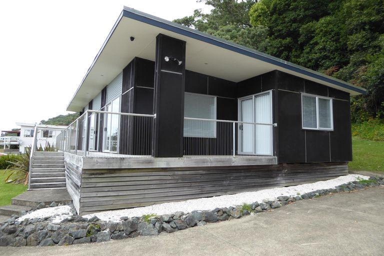 Photo of property in 5 Waiwera Place, Waiwera, Orewa, 0994