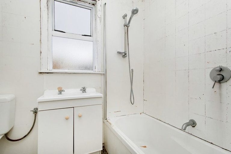 Photo of property in 142 Main Road, Tawa, Wellington, 5028