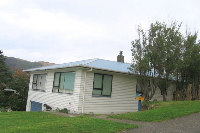 Photo of property in 27 Mexted Terrace, Tawa, Wellington, 5028