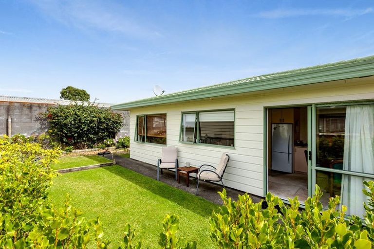 Photo of property in 2/219 Mangorei Road, Merrilands, New Plymouth, 4312