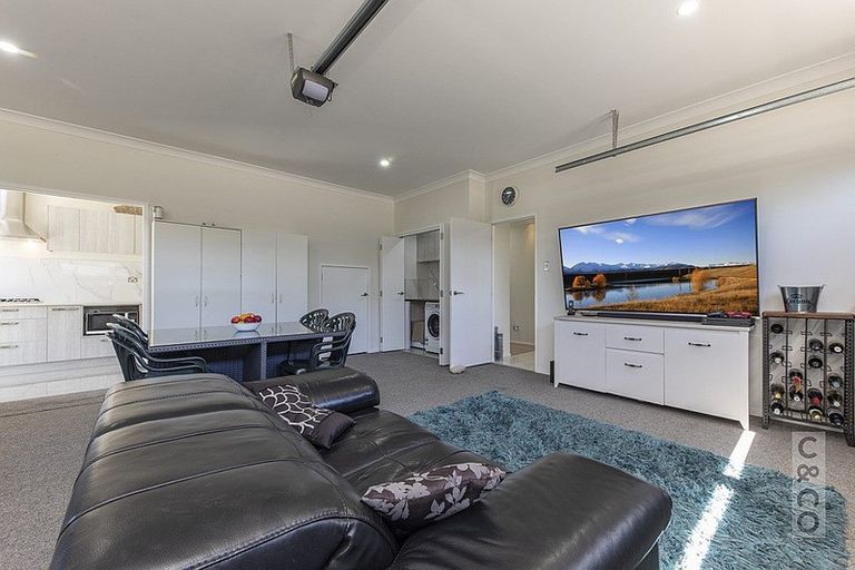 Photo of property in 2 Tauwaka Crescent, Riverhead, 0820