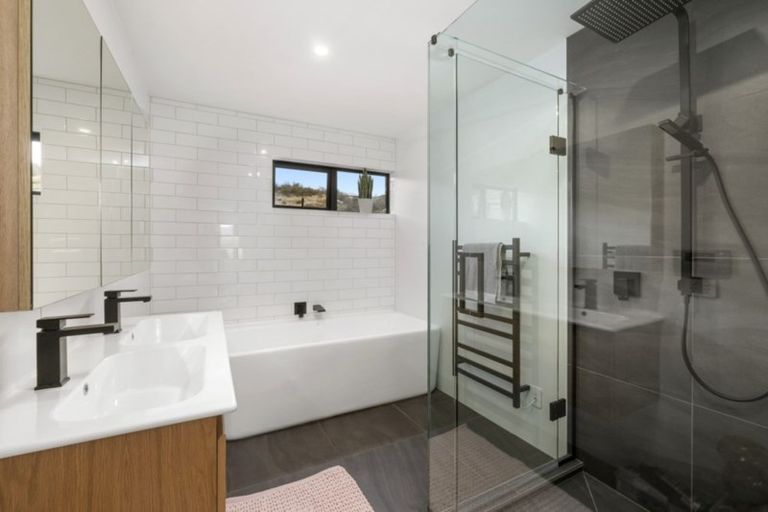 Photo of property in 18 Sandford Terrace, Lower Shotover, Queenstown, 9304