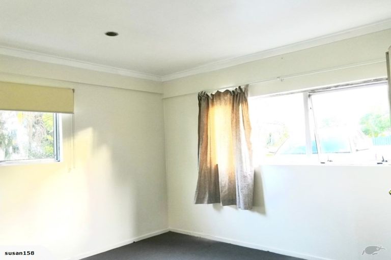 Photo of property in 143 Waimumu Road, Massey, Auckland, 0614