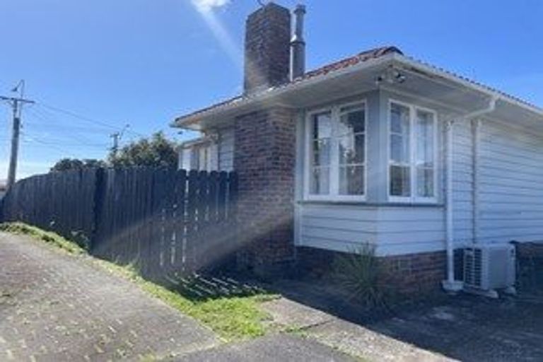 Photo of property in 1/166 Rangatira Road, Beach Haven, Auckland, 0626
