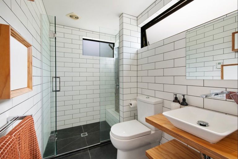 Photo of property in 1/11 Pullum Street, Birkenhead, Auckland, 0626