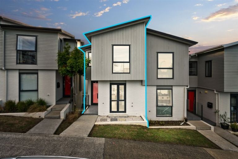 Photo of property in 9/10 Silver Moon Road, Albany Heights, Auckland, 0632