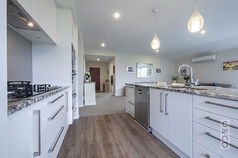 Photo of property in 124 Pohutukawa Parade, Riverhead, 0820