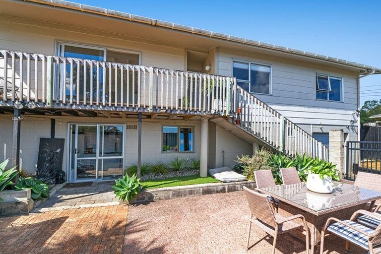 Photo of property in 12 Makiri Street, Helensville, 0800
