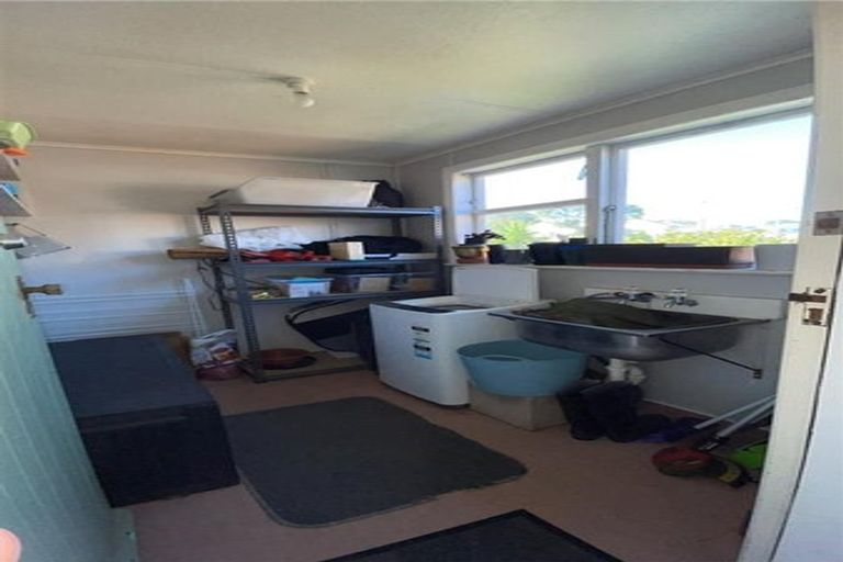 Photo of property in 105 Cook Street, Marfell, New Plymouth, 4310