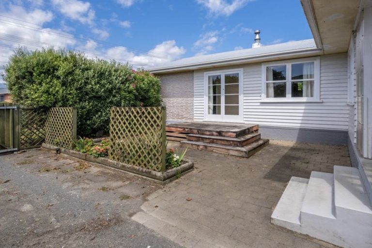 Photo of property in 15 Bartholomew Road, Levin, 5510