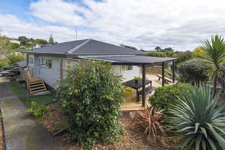 Photo of property in 44 Sungrove Rise, Sunnyvale, Auckland, 0612