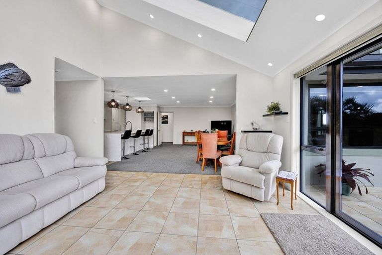 Photo of property in 19 Dolphin Parade, Bell Block, New Plymouth, 4312