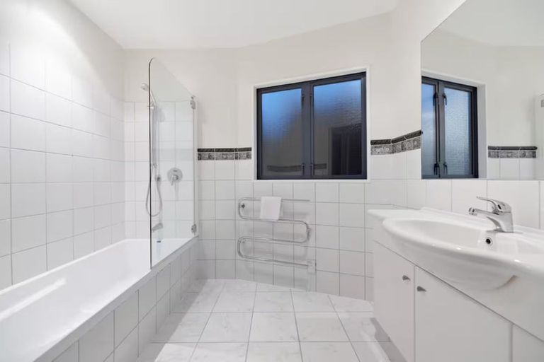 Photo of property in 11 Highview Terrace, Queenstown, 9300