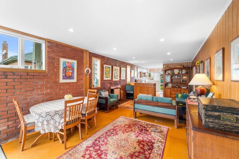 Photo of property in 76a Lake Road, Narrow Neck, Auckland, 0624