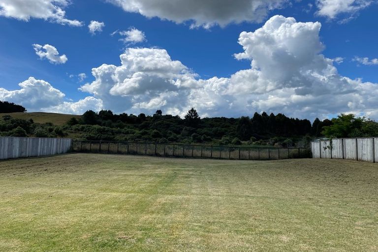 Photo of property in 40 Montgomery Crescent, Kinloch, Taupo, 3377