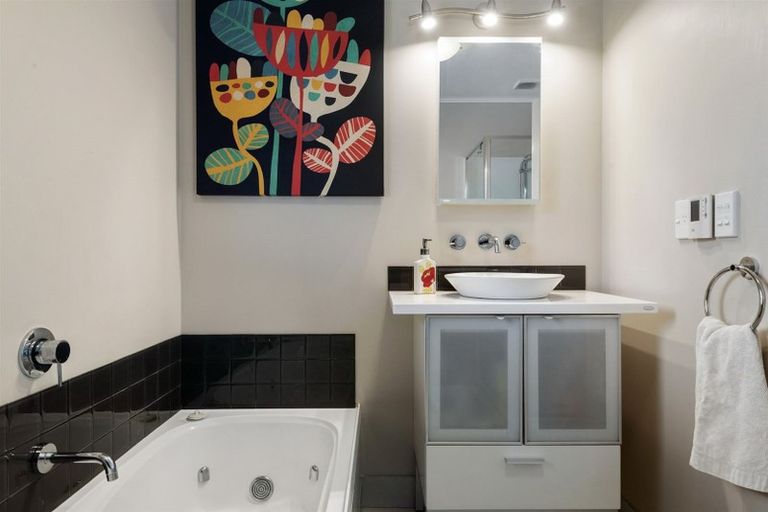 Photo of property in 35 Lynden Avenue, Hillcrest, Auckland, 0627