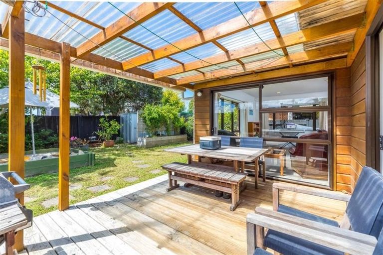 Photo of property in 1/11 Javelin Place, West Harbour, Auckland, 0618