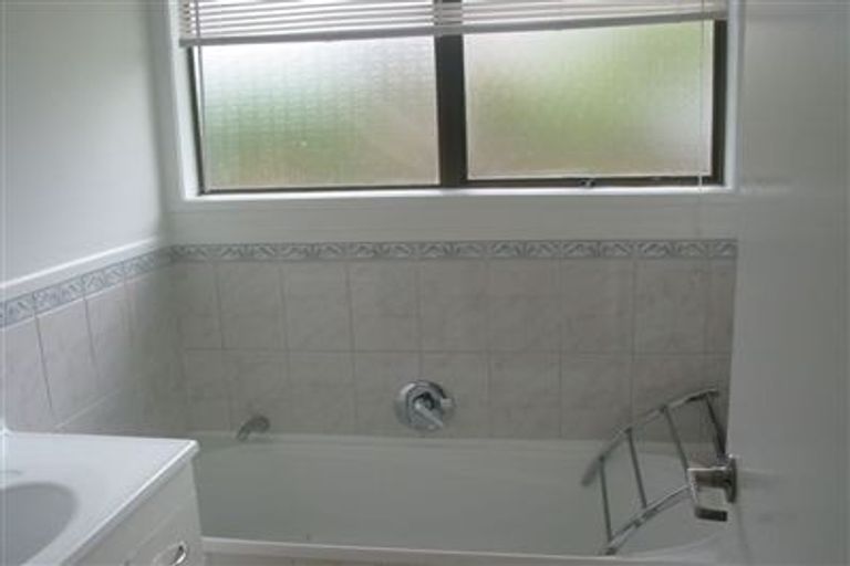 Photo of property in 58 Pemberton Avenue, Bayview, Auckland, 0629