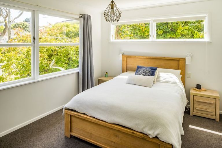 Photo of property in 34 Ranui Terrace, Tawa, Wellington, 5028