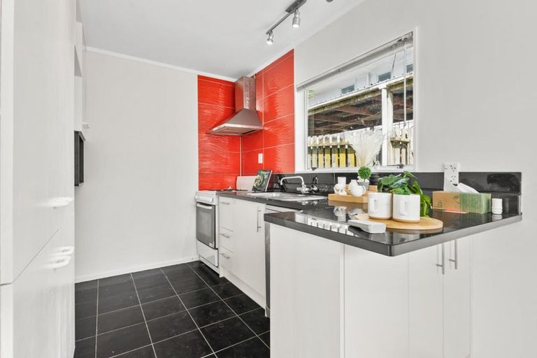 Photo of property in 2/39 Bayview Road, Bayview, Auckland, 0629