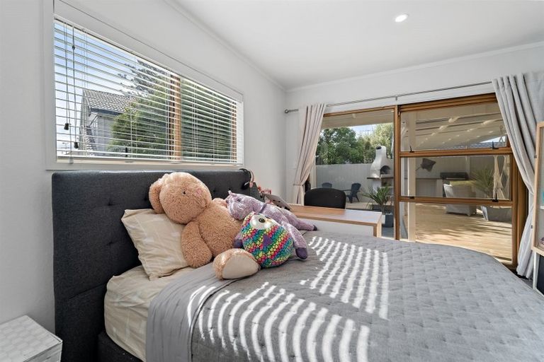 Photo of property in 9b Centreway Road, Orewa, 0931