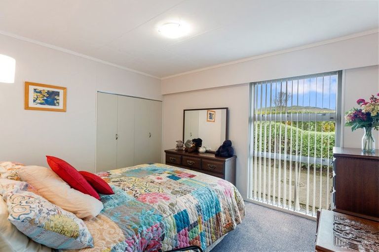 Photo of property in 35 Pehi Kupa Street, Waikanae, 5036