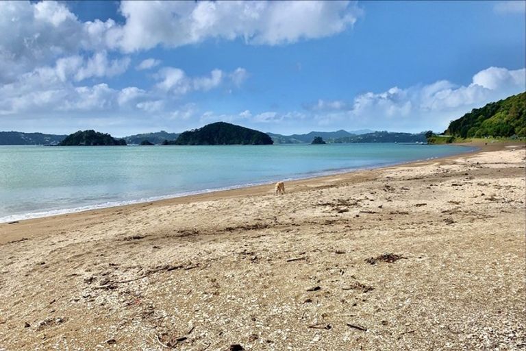 Photo of property in 35 Tahuna Road, Paihia, 0200