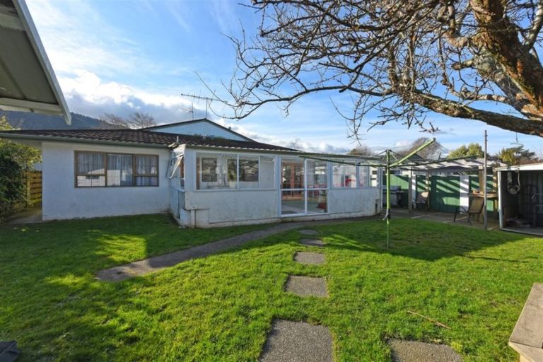 Photo of property in 20 Montana Road, Totara Park, Upper Hutt, 5018