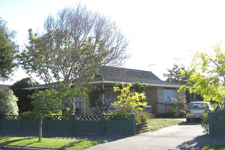 Photo of property in 3 Valecrest Avenue, Parklands, Christchurch, 8083