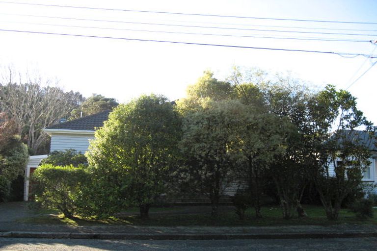Photo of property in 9 Waikare Street, Karori, Wellington, 6012