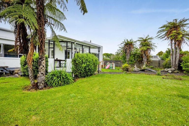 Photo of property in 14 Dives Avenue, Hawera, 4610