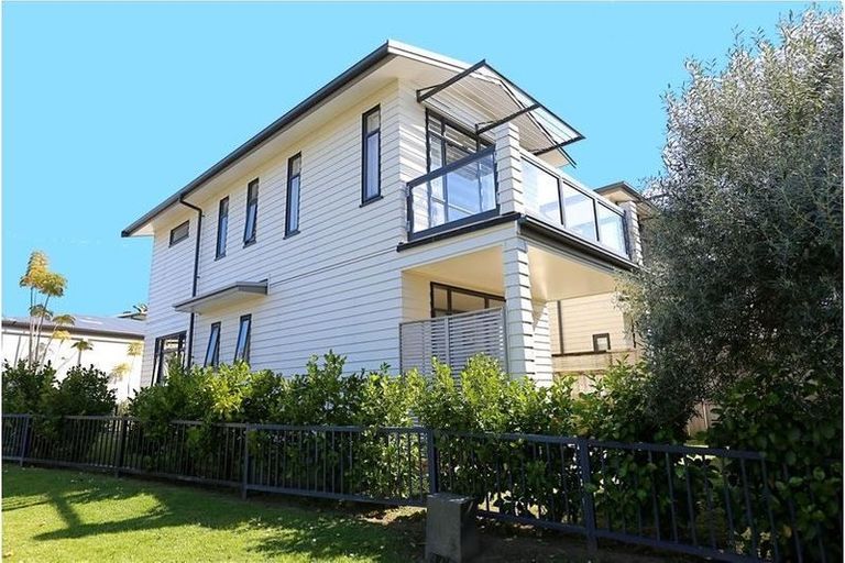 Photo of property in 143/2 Armoy Drive, East Tamaki, Auckland, 2016