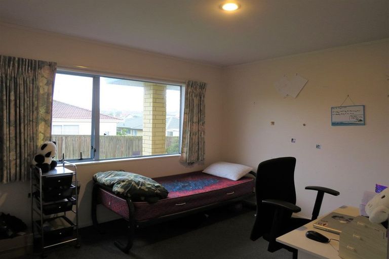 Photo of property in 1b Picasso Drive, West Harbour, Auckland, 0618